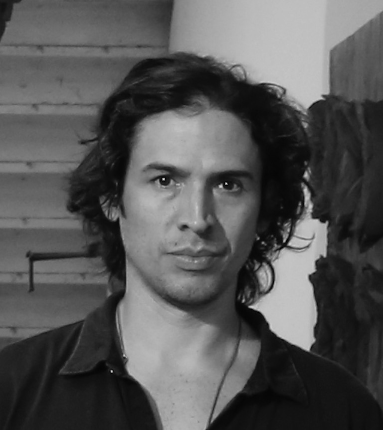 Some portraits from this series were taken by Jonas Hildalgo